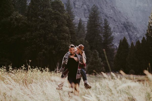 youll-love-the-epic-cuddles-in-this-yosemite-engagement-session-marcela-pulido-photography-7