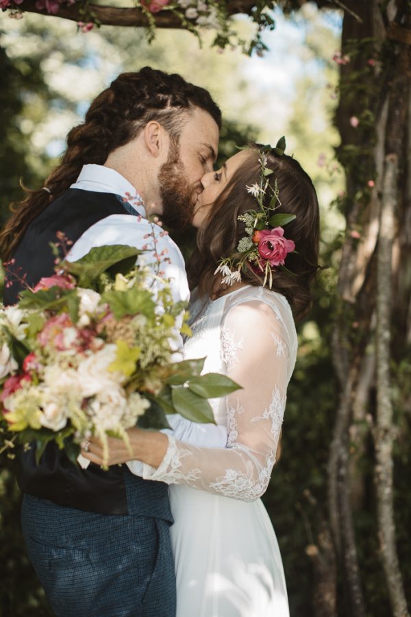 backyard-elopement-in-the-virginia-countryside-26