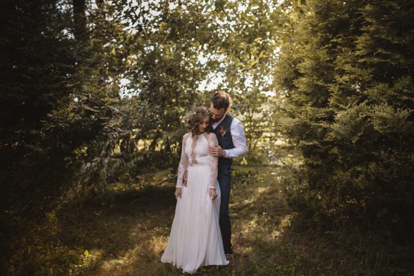 Backyard Elopement in the Virginia Countryside | Junebug Weddings