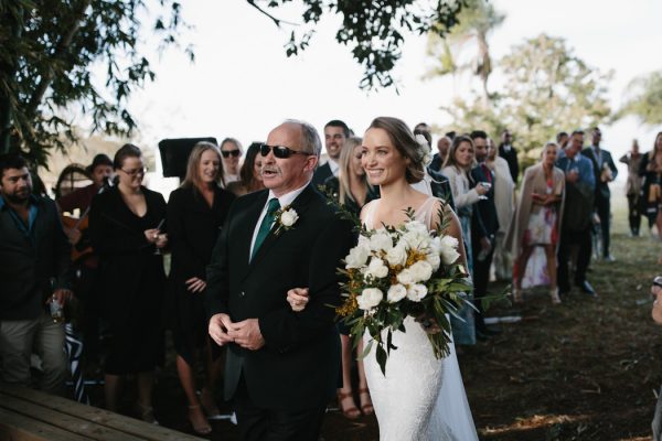 chic-barn-wedding-at-graciosa-byron-bay-12