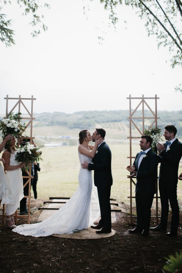 chic-barn-wedding-at-graciosa-byron-bay-16