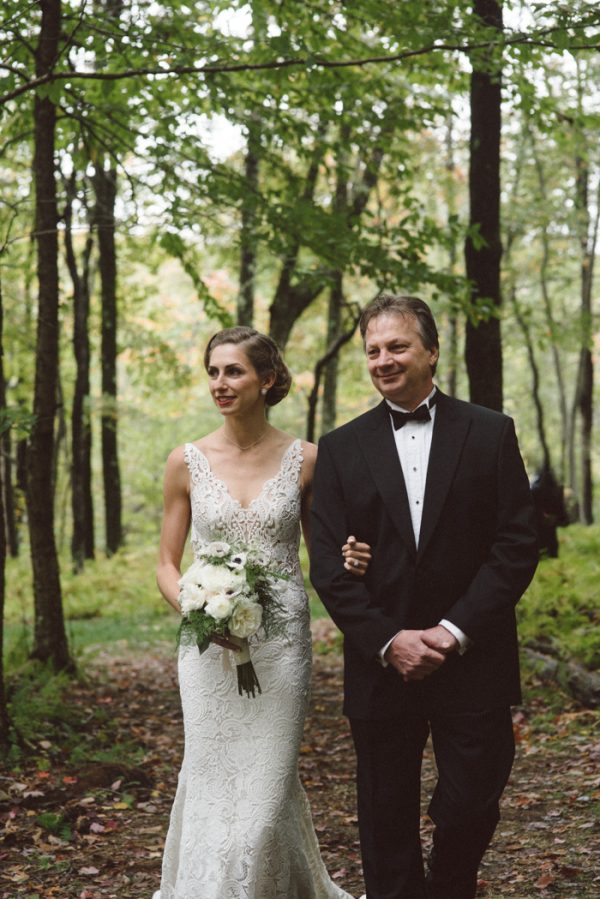 glamorous-upstate-new-york-barn-wedding-at-handsome-hollow-16