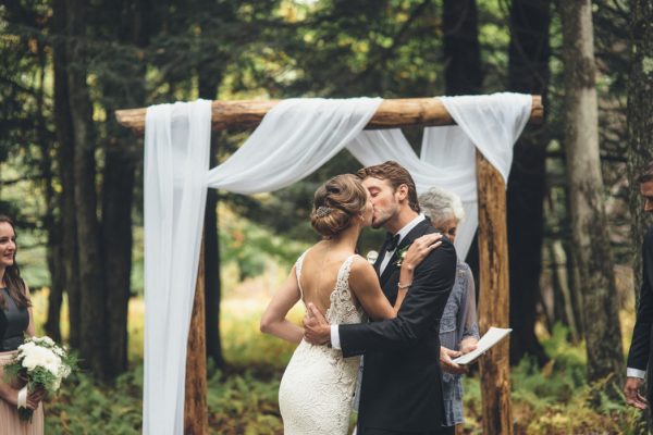 glamorous-upstate-new-york-barn-wedding-at-handsome-hollow-18