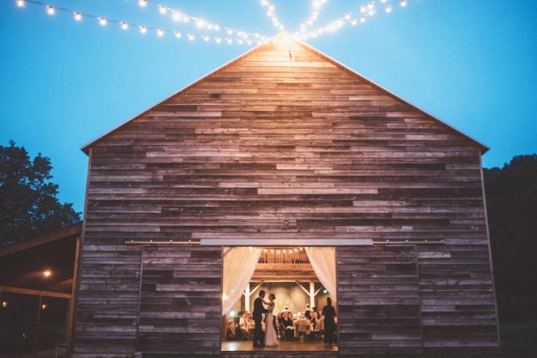 glamorous-upstate-new-york-barn-wedding-at-handsome-hollow-37