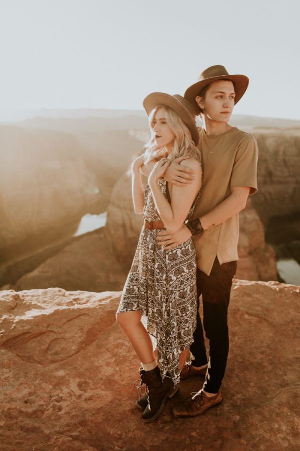 jaw-dropping-destination-engagement-session-at-horseshoe-bend-10