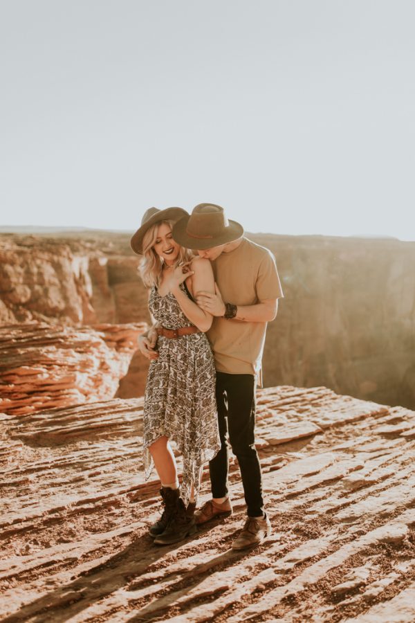 jaw-dropping-destination-engagement-session-at-horseshoe-bend-7