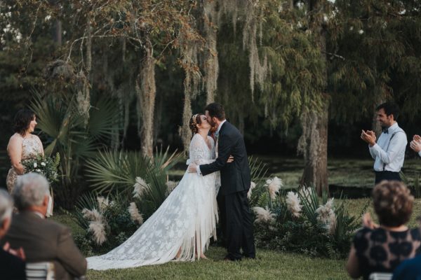 louisiana-swamp-wedding-at-sticks-and-stones-bayou-retreat-28