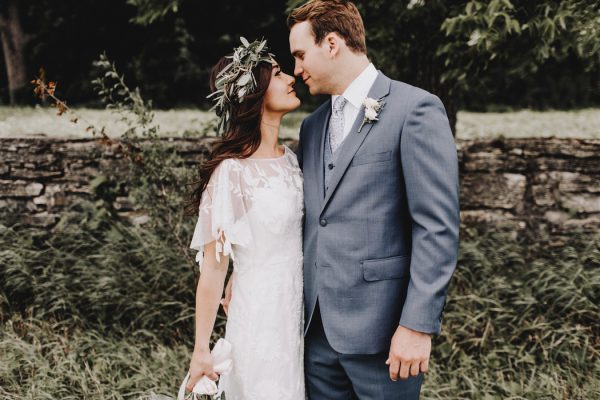 romantic-and-rustic-minnesota-wedding-at-mayowood-stone-barn-13