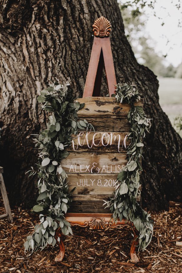 romantic-and-rustic-minnesota-wedding-at-mayowood-stone-barn-14