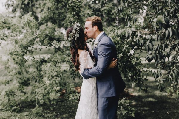 romantic-and-rustic-minnesota-wedding-at-mayowood-stone-barn-5