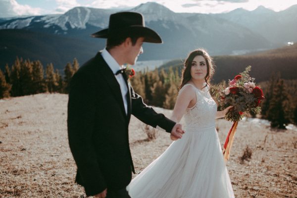 spontaneous-helicopter-elopement-inspiration-in-bragg-creek-10