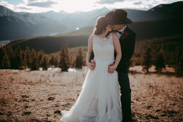 spontaneous-helicopter-elopement-inspiration-in-bragg-creek-11