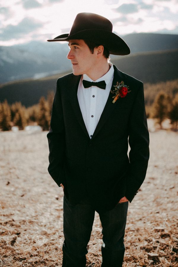 spontaneous-helicopter-elopement-inspiration-in-bragg-creek-13