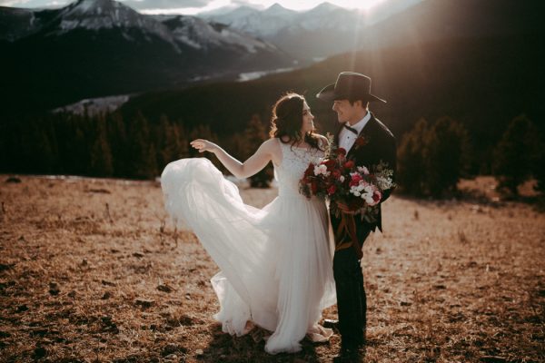 spontaneous-helicopter-elopement-inspiration-in-bragg-creek-16