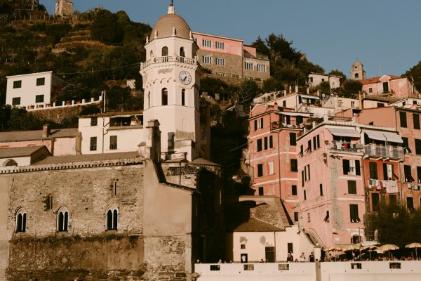 this-breathtaking-cinque-terre-wedding-has-the-most-stunning-bespoke-gown-25