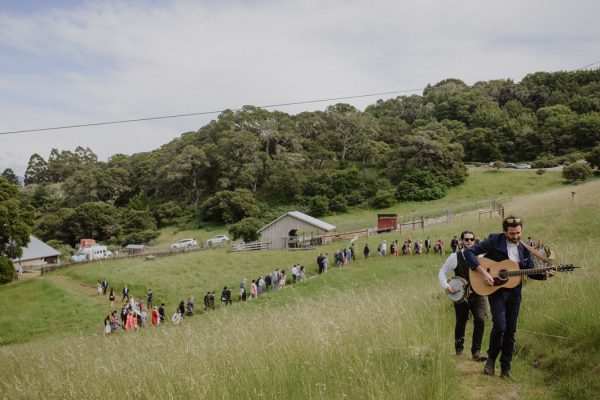 this-mann-family-farm-wedding-combines-french-and-west-coast-countryside-vibes-26