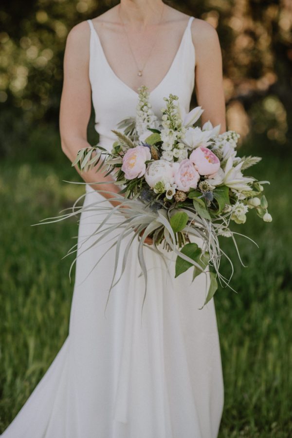 this-mann-family-farm-wedding-combines-french-and-west-coast-countryside-vibes-34