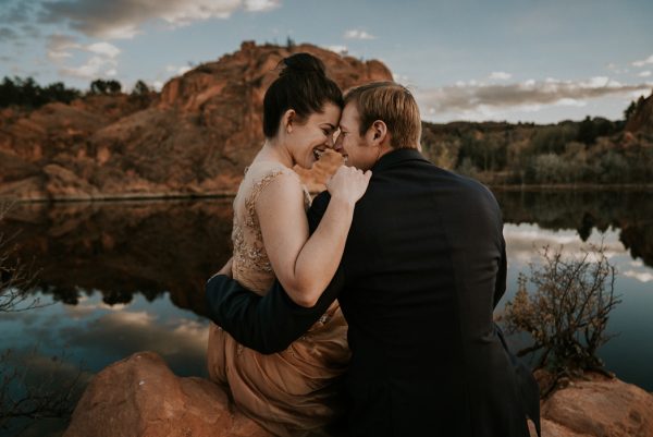 this-red-rocks-canyon-engagement-is-filled-with-copper-hues-1