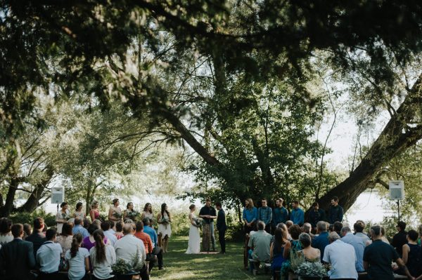 this-super-cool-summer-camp-wedding-is-all-about-community-31