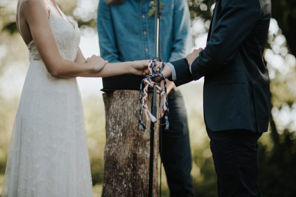 this-super-cool-summer-camp-wedding-is-all-about-community-32
