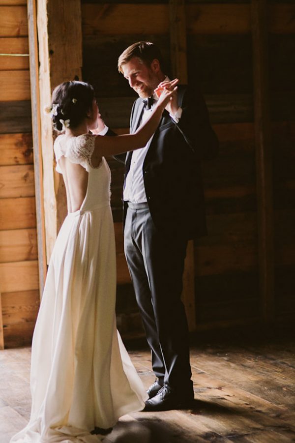 timeless-catskills-barn-wedding-at-handsome-hollow-13