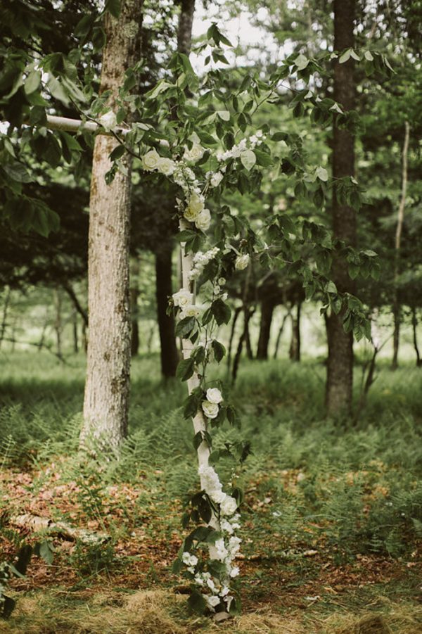 timeless-catskills-barn-wedding-at-handsome-hollow-32