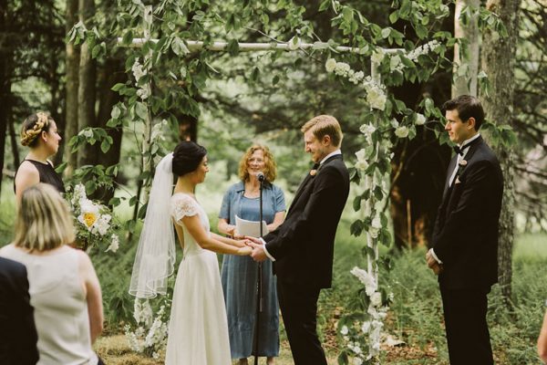 timeless-catskills-barn-wedding-at-handsome-hollow-35