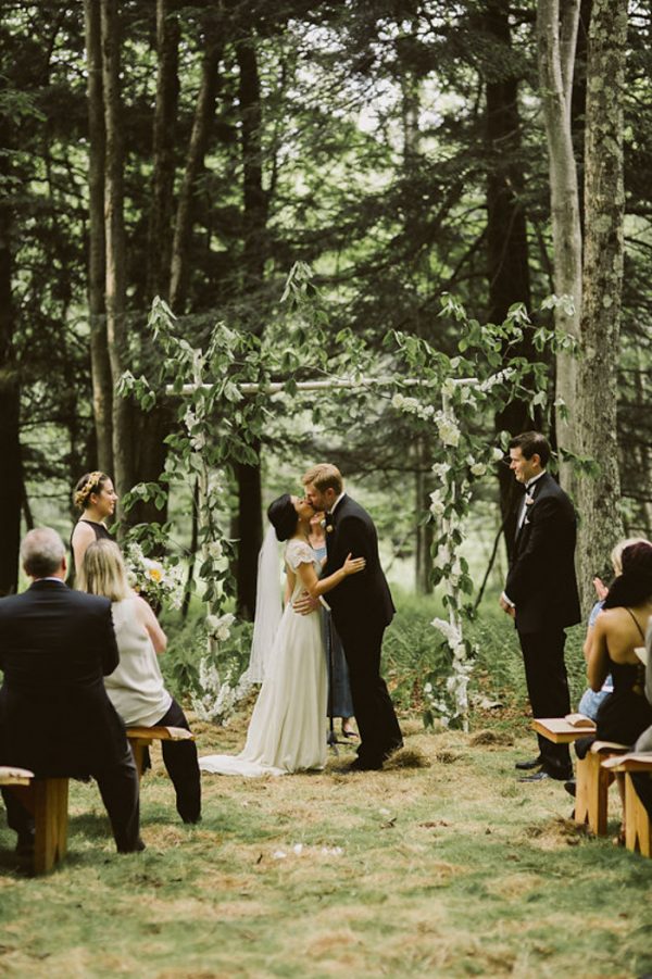 timeless-catskills-barn-wedding-at-handsome-hollow-36