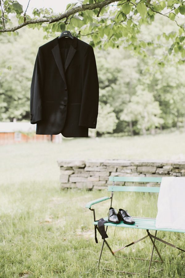 timeless-catskills-barn-wedding-at-handsome-hollow-47