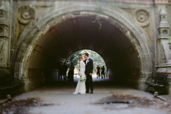 this-couple-threw-an-outdoor-barbecue-wedding-in-brooklyn-at-501-union-amber-gress-photography-21