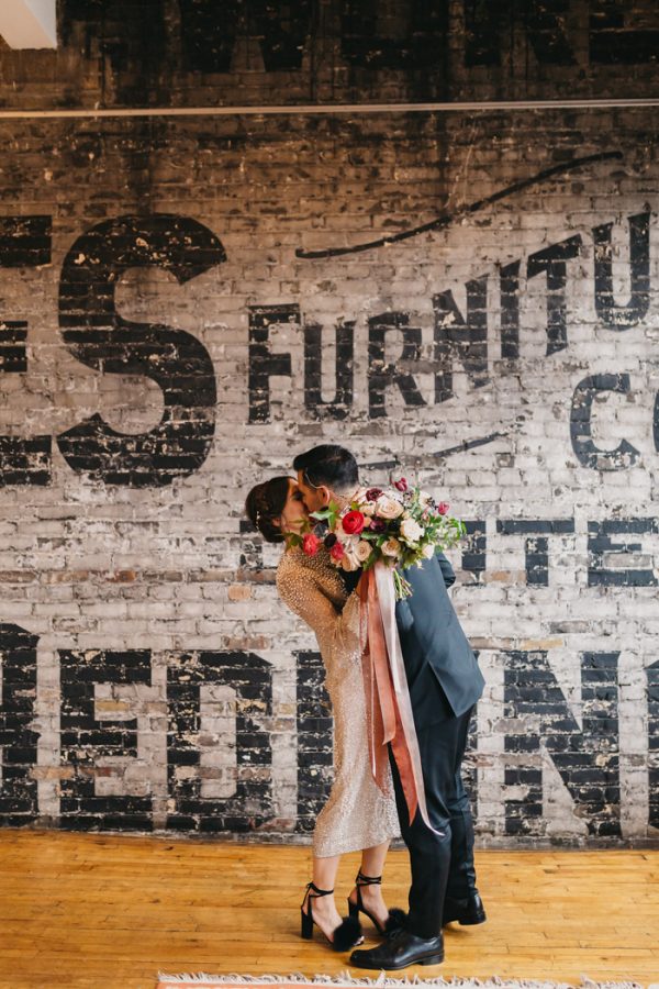 chic-toronto-loft-wedding-at-the-burroughes-11