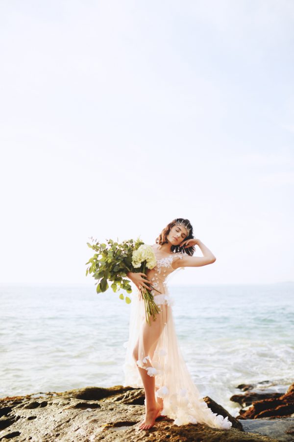 striking-laguna-beach-bridal-shoot-19