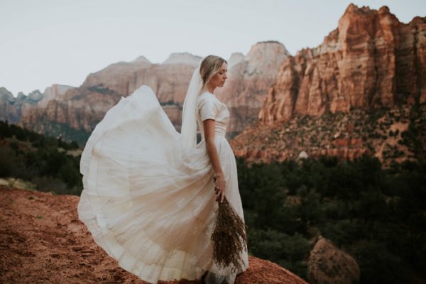 This Intimate Desert Wedding In Arizona Is Full Of Thoughtful