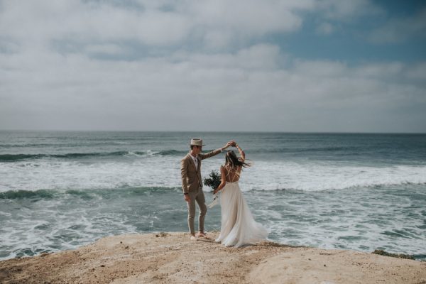 Barefoot Seaside Sunset Cliffs Wedding In San Diego Junebug Weddings