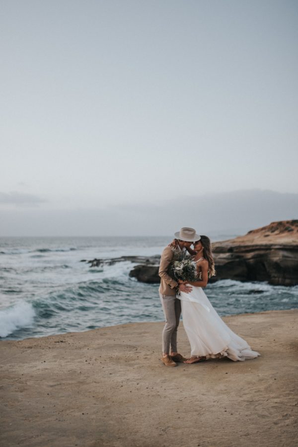Barefoot Seaside Sunset Cliffs Wedding In San Diego Junebug Weddings