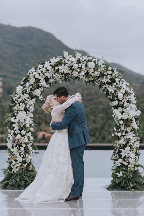 This InterContinental Koh Samui Wedding Has the Most Breathtaking Ceremony | Junebug Weddings