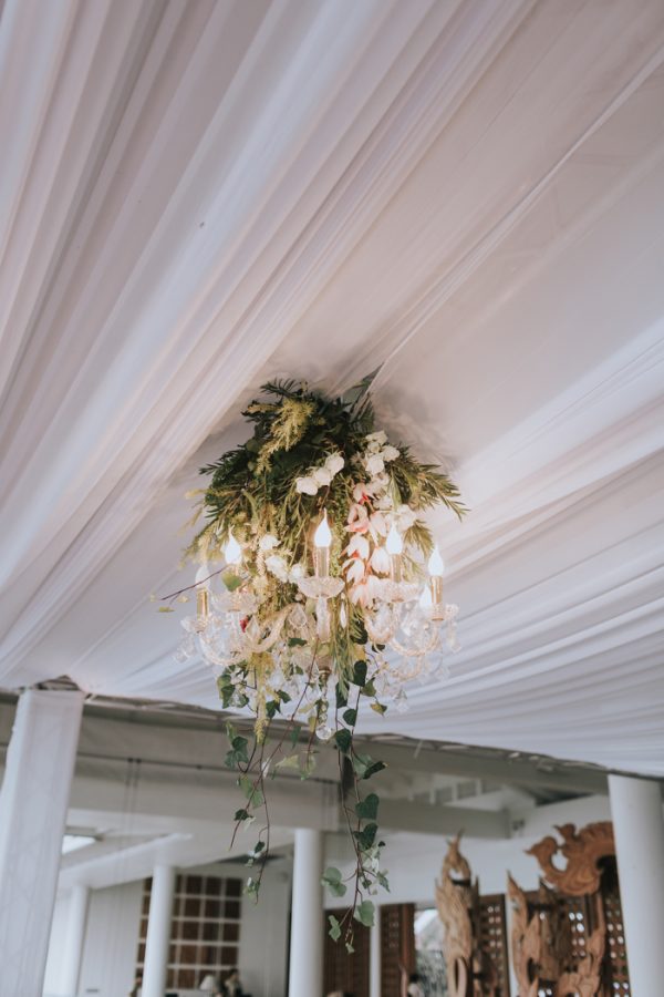 This InterContinental Koh Samui Wedding Has the Most Breathtaking Ceremony | Junebug Weddings