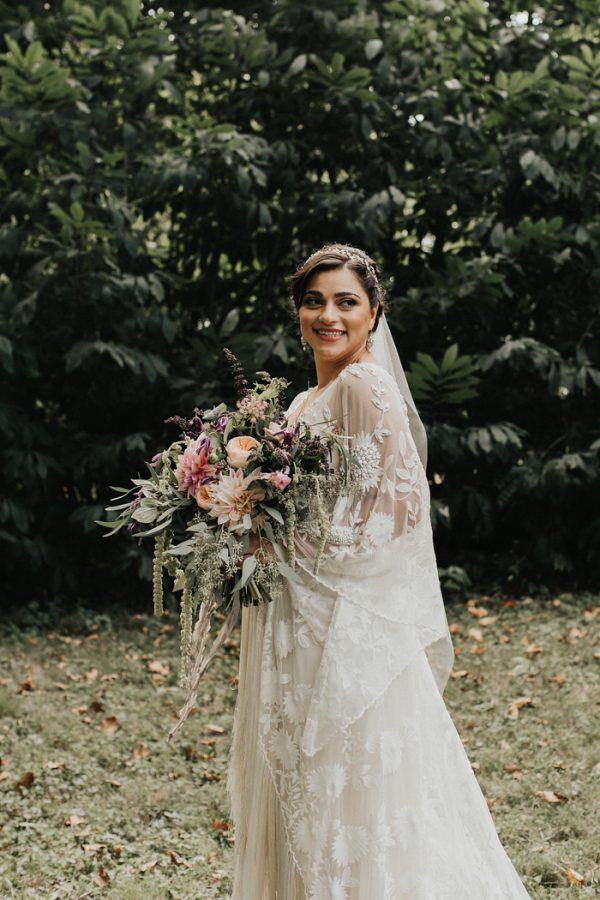 DIY Vintage-Inspired Philly Wedding at Bartram's Garden | Junebug Weddings