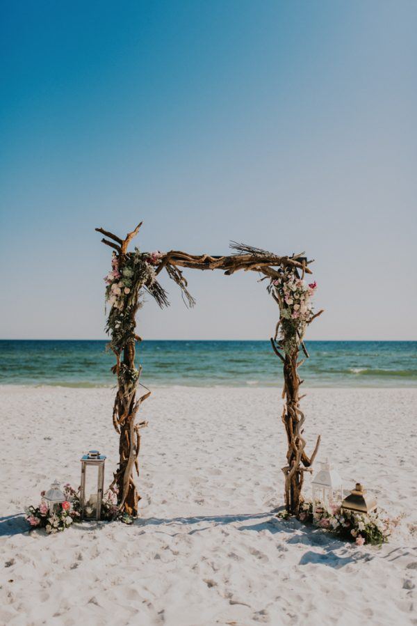 Glamorous Barefoot Pensacola Beach House Wedding | Junebug Weddings