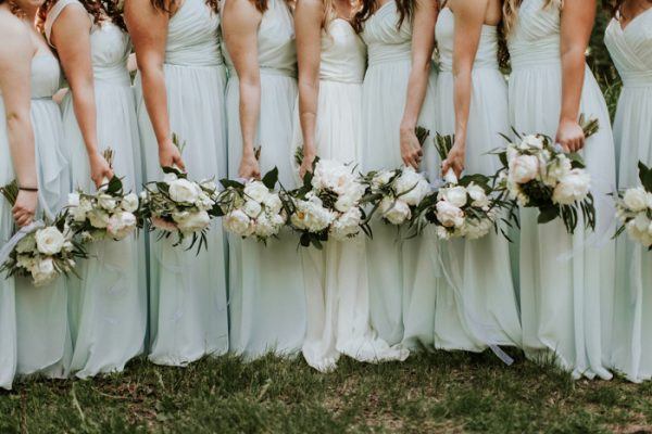 Summery Minimalist North Dakota Wedding at Eagle's Park | Junebug Weddings