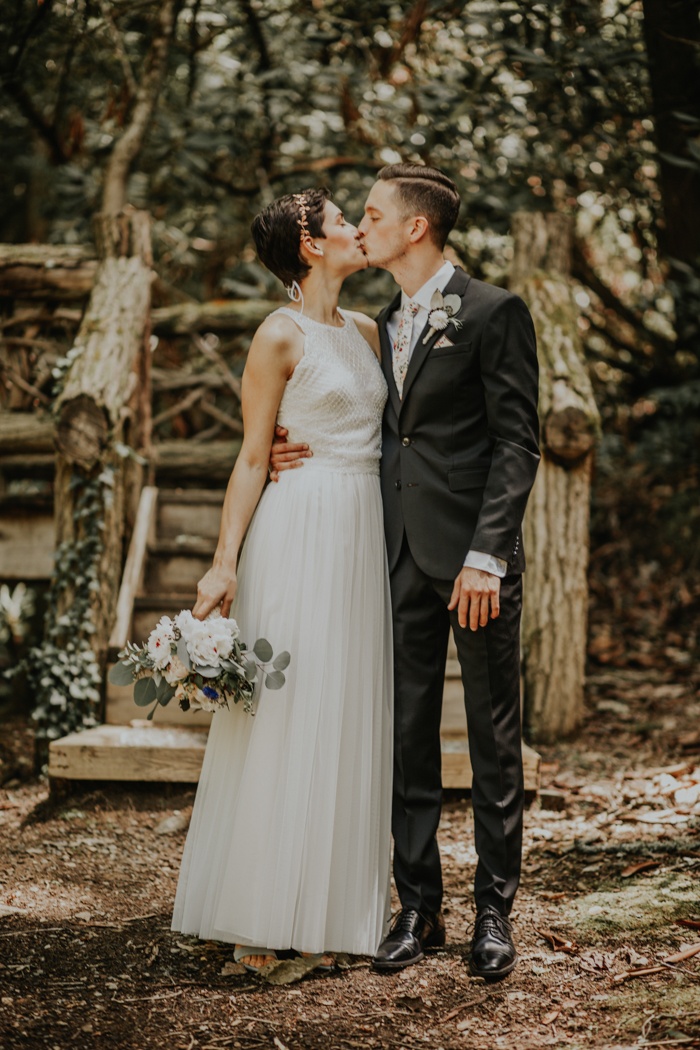 Eclectic Diy North Carolina Wedding At Watershed Cabins Resort
