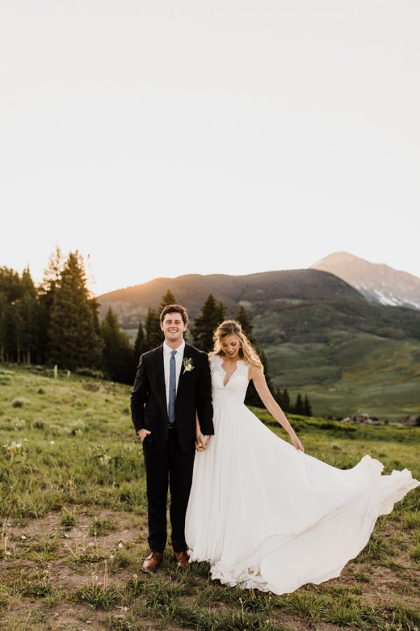 Elegant Crested Butte Mountaintop Wedding at Ten Peaks | Junebug Weddings