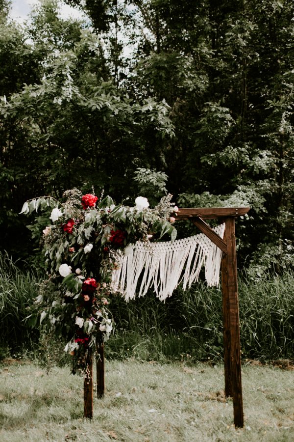 Free People Inspired Tacoma Farm Wedding at The Ohop Grange | Junebug ...