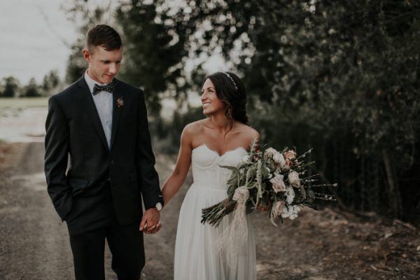 Rustic Rose Gold Oregon Wedding at Heiser Farms | Junebug Weddings