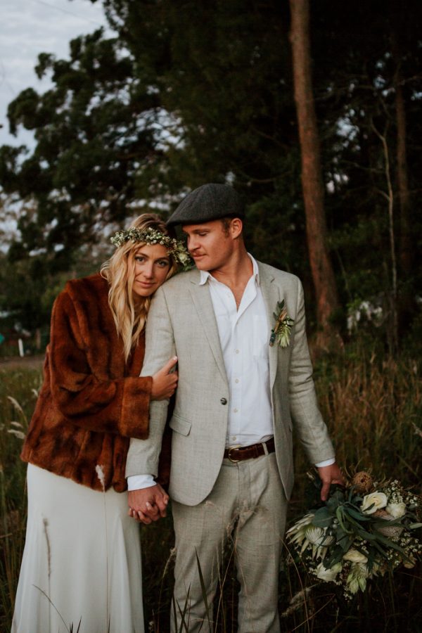 This Obi Obi Hall Wedding Is Cool Casual Styling At Its Best Junebug Weddings 9754