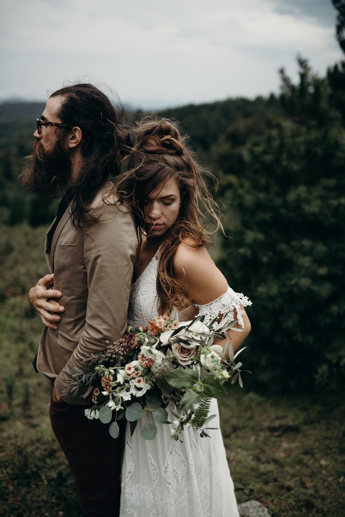 Folksy Appalachian Mountain Elopement Inspiration | Junebug Weddings
