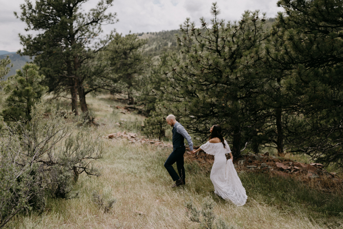 Rainy Colorado Mountain Wedding at Planet Bluegrass | Junebug Weddings