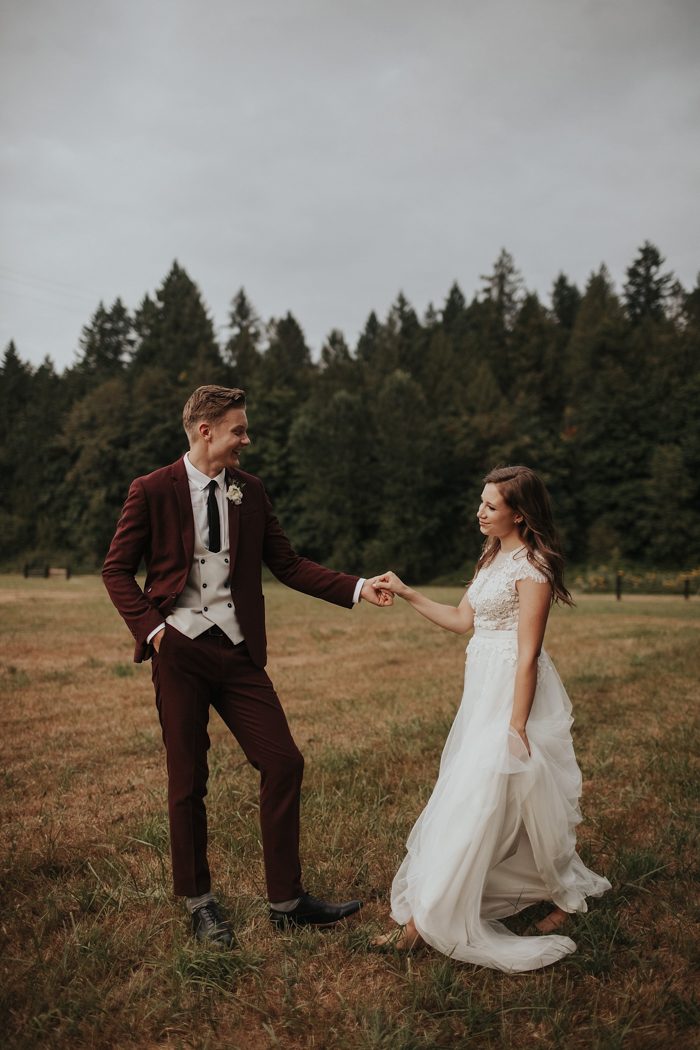 Stylish Outdoor Oregon Wedding at Clackamas River Farm | Junebug Weddings