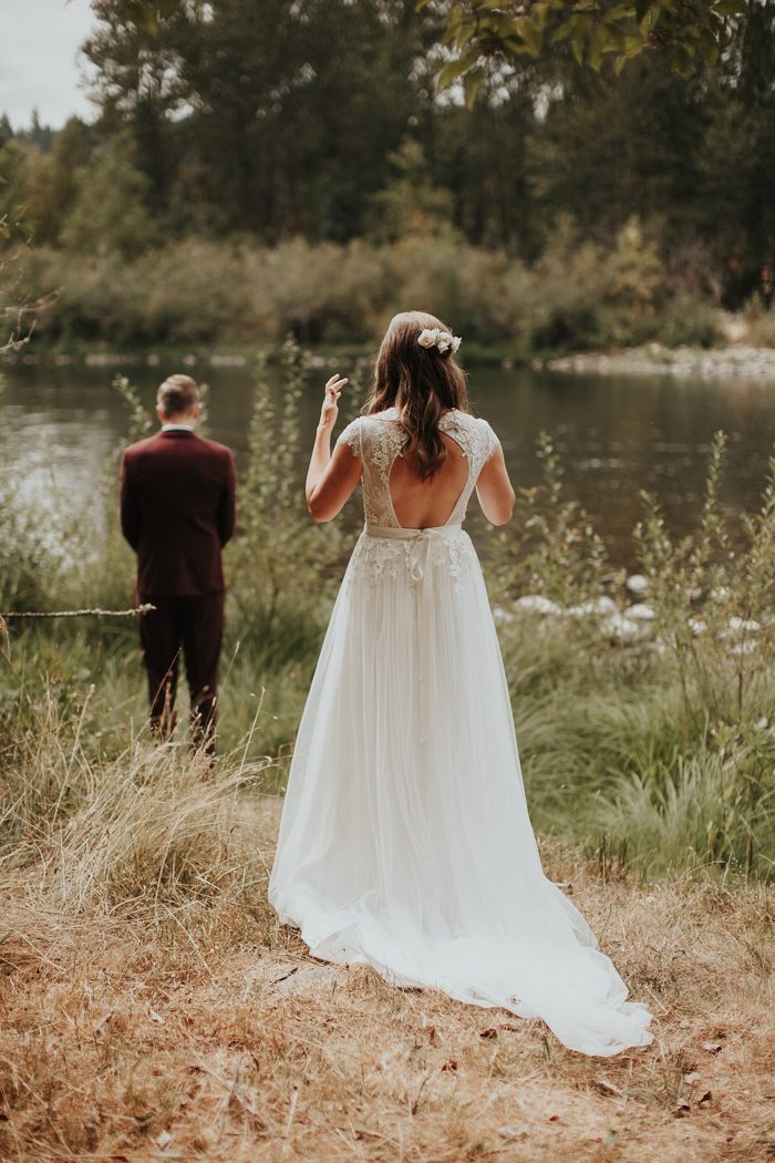 Stylish Outdoor Oregon Wedding at Clackamas River Farm | Junebug Weddings