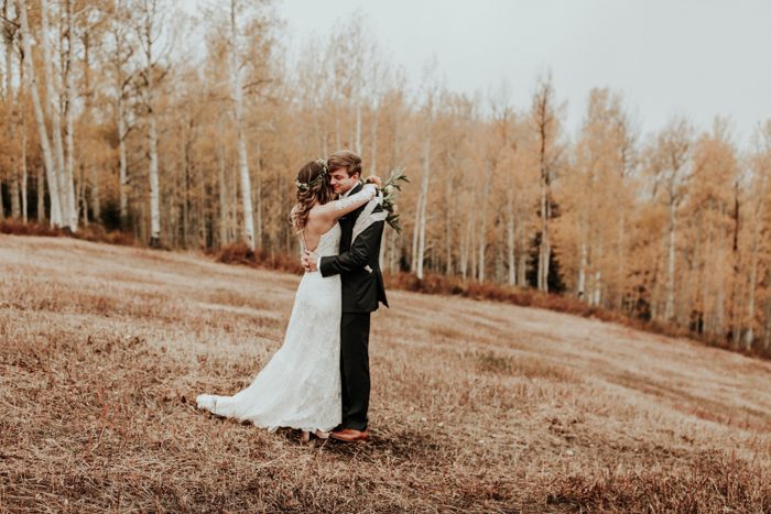 Artistic Aspen Wedding in the Mountains at Lynn Britt Cabin | Junebug ...